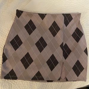 Brown argyle mini skirt with slit